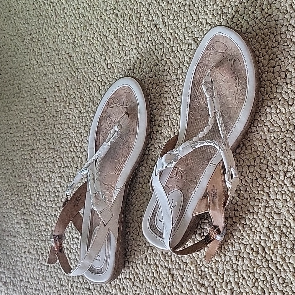 BOC thong sandals 10. Woven strap with silver accents